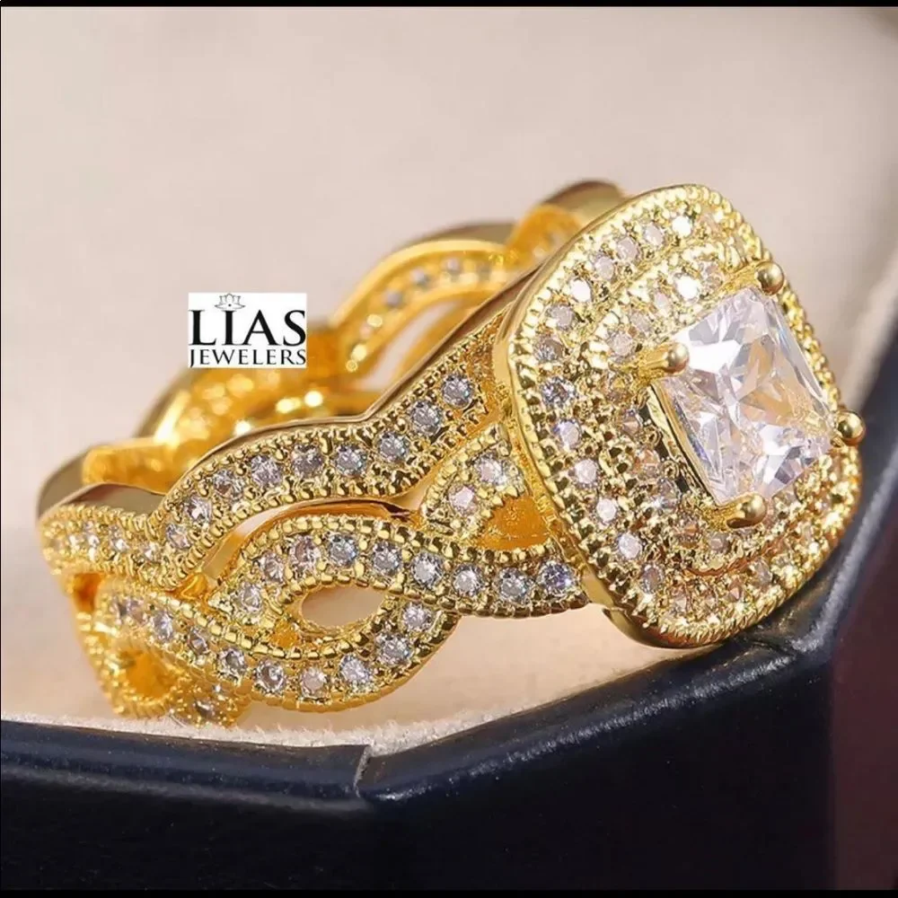 New 18k yellow gold wedding ring set